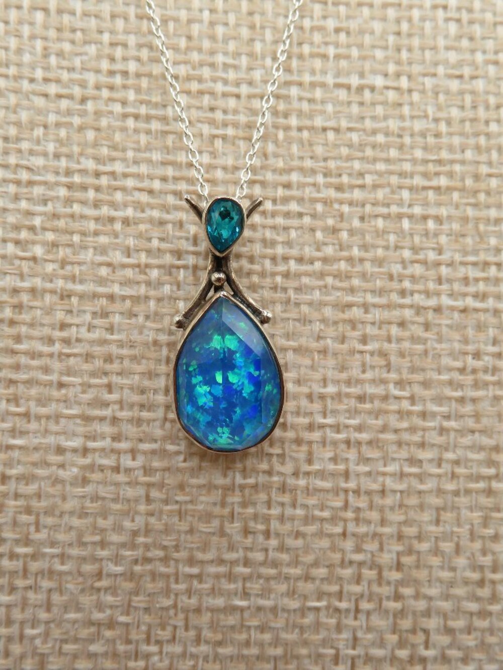 925 Sajen Gemstone Pendant on 925 Necklace